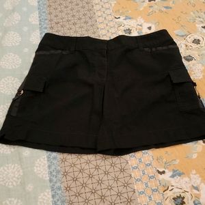 White House Black Market ladies black cargo shorts Size 10